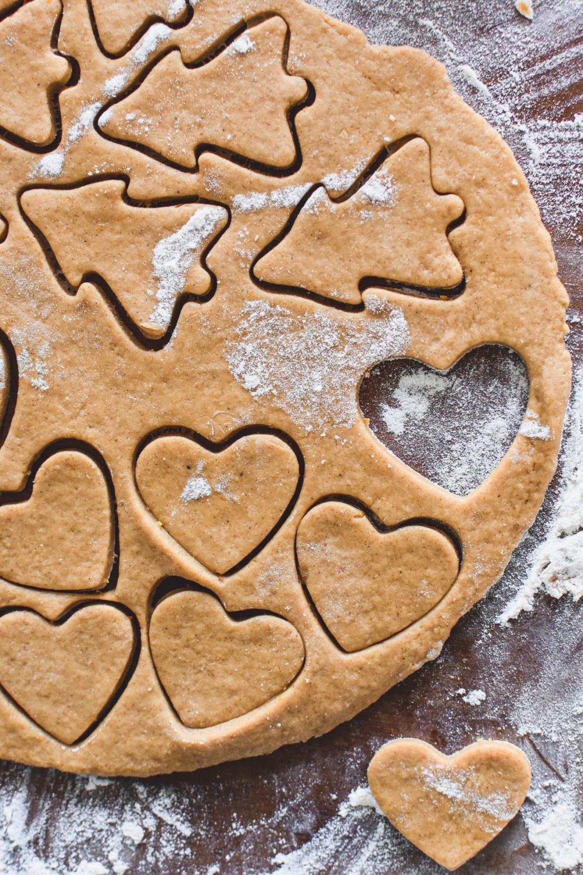 These soft ginger cookies are easy to make, chewy, and irresistibly delicious. The combination of spices and molasses, create a perfect cookie recipe for Christmas. #christmasbaking #vegancookies #gingerrecipes | ginger cookies recipe Christmas | vegan cookies recipes egg free | vegan cookies recipes easy