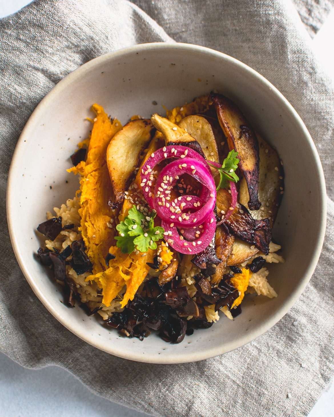 Reis Bowl mit Miso, Süßkartoffel & Kräuterseitlingen